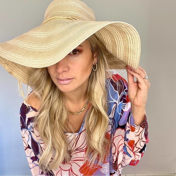 Straw Floppy Hat - Picture 1 of 10